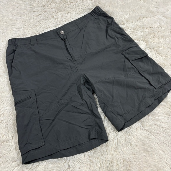 Columbia Dark Grey Omni-Shade Cargo Hiking Shorts Men's Size 38W - Picture 1 of 9